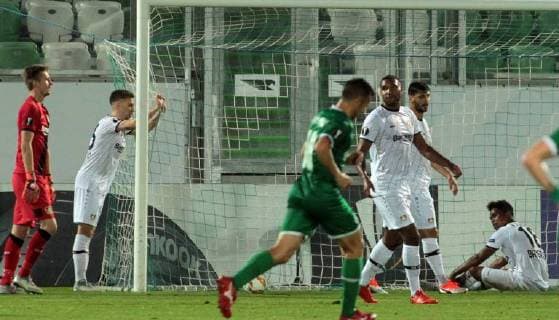 Fußball, EL, Ludogorez Rasgrad - Bayer Leverkusen 20.09.2018 Razgrad(Bulgaria) PFC Ludogorets-Bayer 04 Leverkusen Europa League men s football Lukas Hradecky(L),Mitchell Weiser(2L),Jonathan Tah (4L),Aleksandar Dragovic(5L) and Wendell(r) Bayer 04 Leverkusen players after second received goal during matrch : 