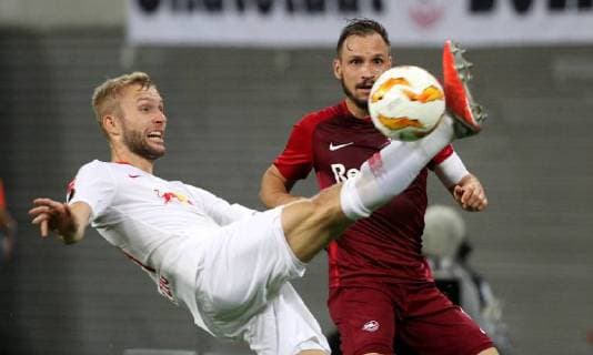 Sport Bilder des Tages GER, Europa League, Gruppen B, RasenBallsport Leipzig vs Besiktas Istanbul 20.09.18 , Leipzig, Red Bull Arena, GER, Saison 2018 2019, UEFA Europa League, Gruppe B, 1.Spieltag von 6 RasenBallsport Leipzig vs FC Red Bull Salzburg im Bild Konrad Laimer (Leipzig) gegen Andreas Ulmer (Salzburg) DFL regulations prohibit any use of photographs as image sequences and or quasi-video
