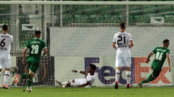 Fußball, EL, Ludogorez Rasgrad - Bayer Leverkusen 20.09.2018 Razgrad(Bulgaria) PFC Ludogorets-Bayer 04 Leverkusen Europa League men s football Wendell(c) Bayer 04 Leverkusen on grass while Marcelinho(r) PFC Ludogorets scoring second goal on matrch : 