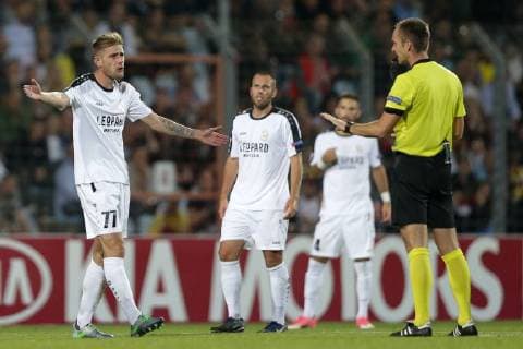 Fussball Europa League 2018 - 2019 20.09.2018, Fussball Europa League, UEFA Europa League, 2018-2019, Gruppenphase, Gruppe F, Spieltag 1, Luxemburg, Stade Josy Barthel, Luxemburg (LUX) - F91 Dudelange, Düdelingen, AC Mailand, Milan, AC Milan (ITA) vl: David Turpel, Dave Turpel (F91 Duedelingen - 77) ist enttaeuscht, ist frustriert, frust, zeigt Emotionen, is frustrated, shows emotions