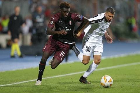 Tiemoue Bakayoko (AC Mailand, Milan 14) im Zweikampf mit Aniss El Hriti (F91 Duedelingen - 39) 20.09.2018 Fussball Europa League, Gruppenphase, Saison 2018-2019 20.09.2018 LUX, EL, F91 Düdelingen - AC Mailand (ITA) (Dudelange - Milano, Milan) Stade Josy Barthel, Luxemburg 