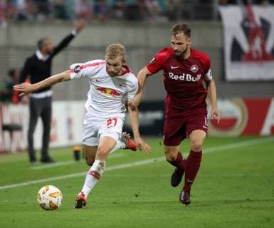 RB Leipzig - Salzburg Fussball Euro League Leipzig, 20.09.2018, Red Bull Arena, Fussball, UEFA EURO EM Europameisterschaft Fussball League , Gruppe B, 1.Spieltag, Hinspiel , RB Leipzig vs. FC Salzburg , Im Bild von links; Konrad Laimer (27, RB Leipzig) und Andreas Ulmer (17, Salzburg). , Gemäß den Vorgaben der UEFA ist es untersagt, in dem Stadion und oder vom Spiel angefertigte Fotoaufnahmen in Form von Sequenzbildern und oder videoähnlichen Fotostrecken zu verwerten bzw. verwerten zu lassen. ,