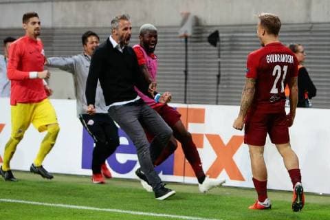 20.09.2018, xtgx, Fussball UEFA Europa League, RB Leipzig - FC Salzburg emspor, v.l. Marco Rose (Salzburg, Trainer), Fredrik Gulbrandsen (Salzburg, 21) Jubel, Torjubel, jubelt über das Tor, celebrate the goal, celebration (DFL DFB REGULATIONS PROHIBIT ANY USE OF PHOTOGRAPHS as IMAGE SEQUENCES and or QUASI-VIDEO) Leipzig