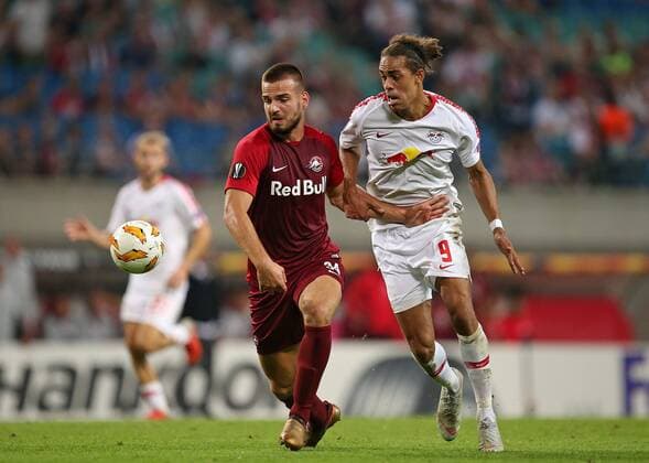 20.09.2018, Fussball UEFA Europa League 2018 2019, Gruppenphase, 1.Spieltag, RB Leipzig - FC Salzburg, in der Red Bull Arena Leipzig. (L-R) Marin Pongracic (RB Salzburg) im Zweikampf mit Yussuf Poulsen (RB Leipzig)