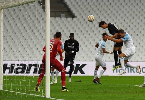 20.09.2018, xjhx, Fussball UEFA Europa League, Olympique Marseille - Eintracht Frankfurt emspor, v.l. Yohann Pele (Olympique Marseille), Lucas Torro (Eintracht Frankfurt) Goal scored, erziehlt das Tor zum 1:1 (DFL DFB REGULATIONS PROHIBIT ANY USE OF PHOTOGRAPHS as IMAGE SEQUENCES and or QUASI-VIDEO) Marseille