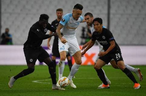 20.09.2018, xjhx, Fussball UEFA Europa League, Olympique Marseille - Eintracht Frankfurt emspor, v.l. Marco Russ (Eintracht Frankfurt), Lucas Ocampos (Olympique Marseille), Makoto Hasebe (Eintracht Frankfurt) (DFL DFB REGULATIONS PROHIBIT ANY USE OF PHOTOGRAPHS as IMAGE SEQUENCES and or QUASI-VIDEO) Marseille