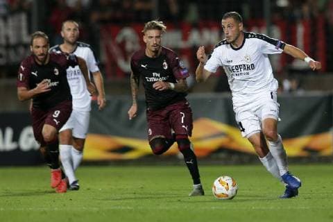 Fussball Europa League 2018 - 2019 20.09.2018, Fussball Europa League, UEFA Europa League, 2018-2019, Gruppenphase, Gruppe F, Spieltag 1, Luxemburg, Stade Josy Barthel, Luxemburg (LUX) - F91 Dudelange, Düdelingen, AC Mailand, Milan, AC Milan (ITA) vl: Samu Castillejo (AC Mailand, Milan 7) - Clement Couturier (F91 Duedelingen - 14)