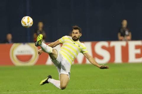 Zagreb, 20.9.2018. - Stadion Maksimir, UEFA EUROPA LEAGUE - 2018 19 SEASON GNK Dinamo Zagreb (dark-blue) - Fenerbahçe SK (yellow) 4:1, Group D - Matchday 1 Sener Ozbayrakli (19) 