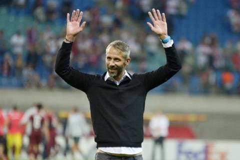 UEFA Europa League 2018 2019 Gruppenphase Group Stage, 1. Spieltag, RB Leipzig vs. FC Salzburg (Red Bull Salzburg) (20.09.2018) 2:3. Marco Rose, Trainer FC Salzburg Red Bull Salzburg, bedankt sich nach dem Spiel bei den Fans. Leipzig Sachsen Deutschland