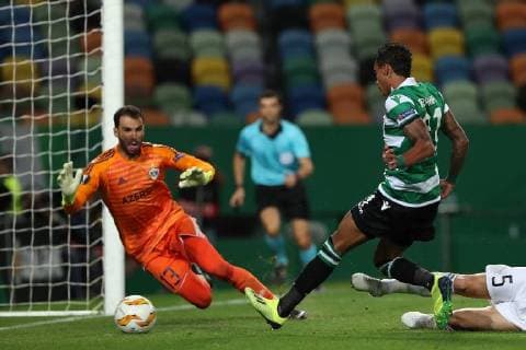 September 20, 2018 - Lisbon, Portugal - Sporting s forward Raphinha from Brazil shoots to score during the UEFA Europa League Group E football match Sporting CP vs Qarabag at Alvalade stadium in Lisbon, on September 20, 2018. Sporting CP v Qarabag FK - UEFA Europa League - Group E  - ZUMAn230 20180920_zaa_n230_321 Copyright: xPedroxFiuzax