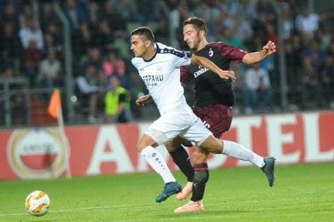 Zweikampf zwischen Andrea Bertolacci, AC Milan- 16, und Danel Sinani, F91 Dudelange- 9, beim Europa League Spiel zwischen dem F 91 Dudelange, Luxemburg und dem AC Mailand, Italien, am 20.09.18, F 91 Dudelange, Luxemburg vs AC Mailand, Italien, Europa League, Luxemburg Copyright: xEIBNER PeterxFranzx EP_PFZ