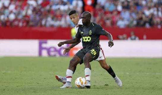 Partido de la Europa League entre el Sevilla y el Standard de Lieja en el Pizjuan. En la imagen, Cavanda y Arana.Europa League match between Sevilla and Standard Liege. In this picture, Cavanda and Arana. 