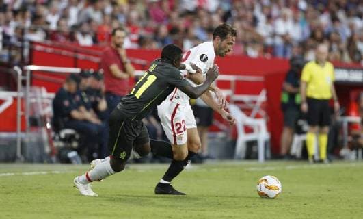 Partido de la Europa League entre el Sevilla y el Standard de Lieja en el Pizjuan. En la imagen, Vazquez. Europa League match between Sevilla and Standard Liege. In this picture, Vazquez. 