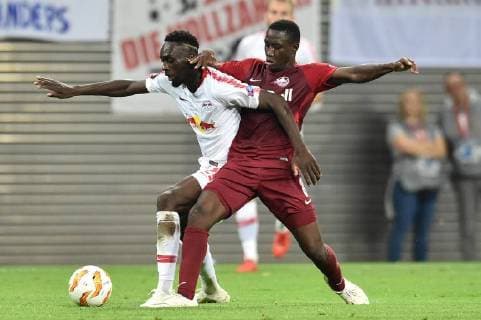 Fußball Europa League Gruppenphase 1. Spieltag RB Leipzig - FC Salzburg am 20.09.2018 in der Red Bull Arena in Leipzig Jean-Kevin Augustin ( Leipzig ), links - Diadie Samassekou ( Salzburg ), rechts DFL Regulations prohibit any use of photographs as image sequences and or quasi video.