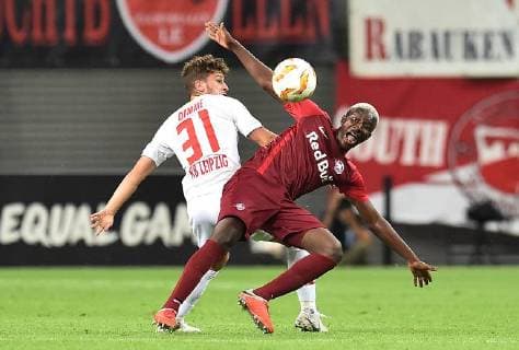 Fußball Europa League Gruppenphase 1. Spieltag RB Leipzig - FC Salzburg am 20.09.2018 in der Red Bull Arena in Leipzig Amadou Haidara ( Salzburg ), vorne - Diego Demme ( Leipzig ), hinten DFL Regulations prohibit any use of photographs as image sequences and or quasi video.