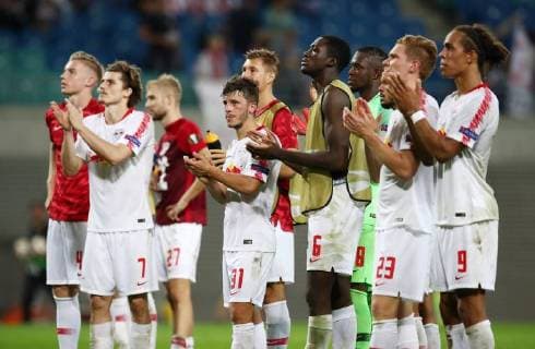 RB Leipzig - Salzburg Fussball Euro League Leipzig, 20.09.2018, Red Bull Arena, Fussball, UEFA Europa League , RB Leipzig (GER) vs. FC Salzburg (AUT) 2:3 (0:2) , Im Bild: Mannschaft von RB Leipzig. Enttäuschung nach Abpfiff. Mi.: Diego Demme (31, RB Leipzig). , UEFA Êregulations prohibit any use of photographs as image sequences and or quasi-video. ,