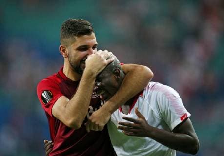 20.09.2018, Fussball UEFA Europa League 2018 2019, Gruppenphase, 1.Spieltag, RB Leipzig - FC Salzburg, in der Red Bull Arena Leipzig. Schlussjubel (L-R) Munas Dabbur (RB Salzburg) und Amadou Haidara (RB Salzburg)