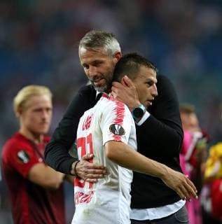 20.09.2018, Fussball UEFA Europa League 2018 2019, Gruppenphase, 1.Spieltag, RB Leipzig - FC Salzburg, in der Red Bull Arena Leipzig. Schlussjubel (L-R) Stefan Lainer (RB Salzburg) und Trainer Marco Rose (RB Salzburg)