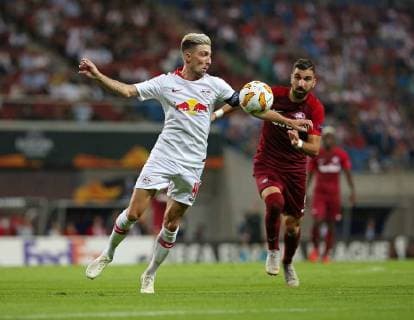 20.09.2018, Fussball UEFA Europa League 2018 2019, Gruppenphase, 1.Spieltag, RB Leipzig - FC Salzburg, in der Red Bull Arena Leipzig. (L-R) Kevin Kampl (RB Leipzig) im Zweikampf mit Munas Dabbur (RB Salzburg)