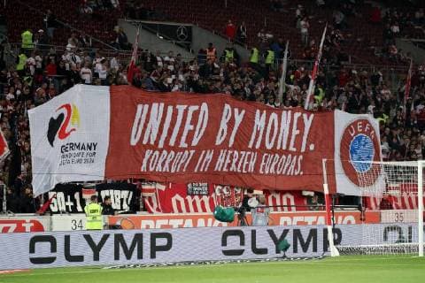 VfB Stuttgart - Fortuna Düsseldorf Deutschland, Stuttgart, 21.09.2018, Fussball, Bundesliga, Saison 2018 2019, 4. Spieltag, VfB Stuttgart - Fortuna Düsseldorf: VfB Stuttgart Fans mit DFB UEFA Plakat, DFL REGULATIONS PROHIBIT ANY USE OF PHOTOGRAPHS AS IMAGE SEQUENCES AND OR QUASI-VIDEO.