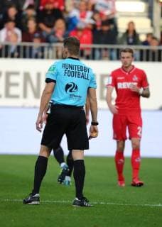 Patrick Ittrich (Schiedsrichter) mit United by Football auf dem Trikot beim Spiel SV Sandhausen gegen den 1. FC Koeln in der 2. Fussball Bundesliga am 21.09.2018, DFL REGULATIONS PROHIBIT ANY USE OF PHOTOGRAPHS AS IMAGE SEQUENCES AND OR QUASI-VIDEO SV Sandhausen vs. 1.FC Koeln, Fussball, 2. Bundesliga, 21.09.2018 Sandhausen Copyright: xMichaelxBermel Eibner-Pressefotox EP_mbl