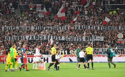 21.09.2018, xjhx, Fussball 1. Bundesliga, VfB Stuttgart - Fortuna Duesseldorf emspor, v.l. anti dfb plakat (DFL DFB REGULATIONS PROHIBIT ANY USE OF PHOTOGRAPHS as IMAGE SEQUENCES and or QUASI-VIDEO) Stuttgart
