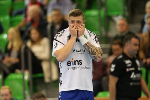 Mindaugas Dumcius (Aue 13) beisst in sein Trikot beim Spiel TUSEM Essen vs. EHV Aue, Handball, 2. Bundesliga, 21.09.2018 TUSEM Essen vs. EHV Aue, Handball, 2. Bundesliga, 21.09.2018 Muelheim an der Ruhr Copyright: xMarioxHommesx Eibner-Pressefotox EP_mhs