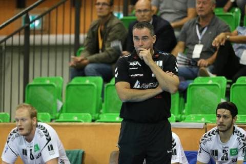 Trainer Stephan Swat (Aue) schaut nachdenklich beim Spiel TUSEM Essen vs. EHV Aue, Handball, 2. Bundesliga, 21.09.2018 TUSEM Essen vs. EHV Aue, Handball, 2. Bundesliga, 21.09.2018 Muelheim an der Ruhr Copyright: xMarioxHommesx Eibner-Pressefotox EP_mhs