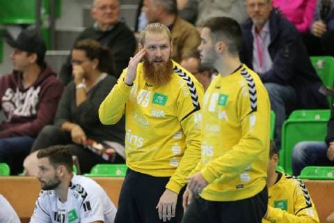v.l. Vilius Rasimas (Aue 89) und Erik Toepfer (Aue 96) diskutieren beim Spiel TUSEM Essen vs. EHV Aue, Handball, 2. Bundesliga, 21.09.2018 TUSEM Essen vs. EHV Aue, Handball, 2. Bundesliga, 21.09.2018 Muelheim an der Ruhr Copyright: xMarioxHommesx Eibner-Pressefotox EP_mhs