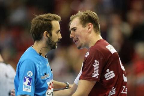 Tim Zechel (Essen 96) diskutiert mit dem Schiedsrichter nach einer Siebenmeterentscheidung beim Spiel TUSEM Essen vs. EHV Aue, Handball, 2. Bundesliga, 21.09.2018 TUSEM Essen vs. EHV Aue, Handball, 2. Bundesliga, 21.09.2018 Muelheim an der Ruhr Copyright: xMarioxHommesx Eibner-Pressefotox EP_mhs