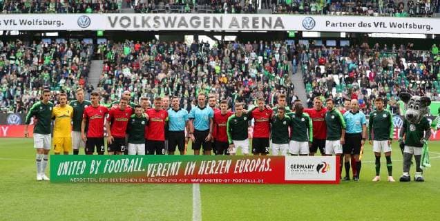 VfL vs Freiburg, 1. BL Wolfsburg, 22.09.2018, FUßBALL - VfL Wolfsburg vs SC Freiburg,1. BL Saison 2018-2019, Volkswagen Arena. Bild zeigt: Mannschaften werben für EM DFL REGULATIONS PROHIBIT ANY USE OF PHOTOGRAPHS AS IMAGE SEQUENCES AND OR QUASI-VIDEO. Wolfsburg