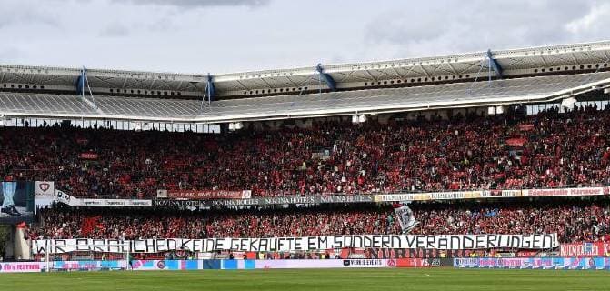 22.09.2018 - Fussball - Saison 2018 2019 - 1. Fussball - Bundesliga - 04. Spieltag: 1. FC Nürnberg Nuernberg FCN ( Club ) - Hannover 96 H96 - - DFL regulations prohibit any use of photographs as image sequences and or quasi-video Fans Fanblock Nürnberg - Protest - Spruchband - Wir brauchen keine gekaufte EM sondern Veränderungen
