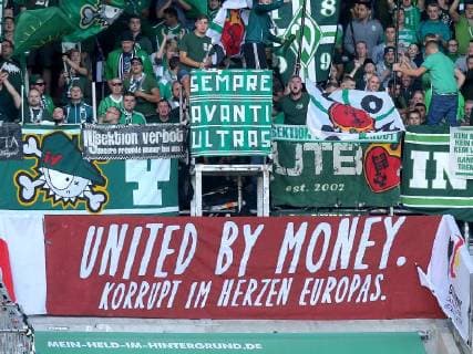 Protestbanner der SV Werder Bremen Fans gegen die em 2024, FC Augsburg vs. SV Werder Bremen, DFL regulations prohibit any use of photographs as image sequences and or quasi-video, FC Augsburg vs. SV Werder Bremen, 1.Bundesliga, Fussball, 22.09.2018 Augsburg Copyright: xLanger Eibner-Pressefotox EP_HLR