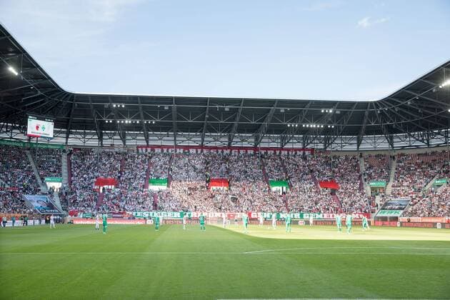 Fußball, Stadiongeschichte FC Augsburg Ulrich Biesinger Tribuene, Die Fans in Weiss, FC Augsburg vs. SV Werder Bremen, Fussball, 1.Bundesliga, 22.09.2018, DFL REGULATIONS PROHIBIT ANY USE OF PHOTOGRAPHS AS IMAGE SEQUENCES AND OR QUASI-VIDEO Augsburg Bayern Deutschland