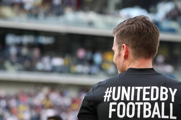Harm Osmers (Schiedsrichter) unterstützt mit einem Spezialtrikot die deutsche UEFA EM Bewerbung 2024, Germany EURO Bid, unitedbyfootball, United by Football, Germany Candidate for UEFA EURO EM Europameisterschaft Fussball 2024, Slogan, Symbolfoto, Symbolbild, Symbol, Einzelbild, Aktion, Action, Fussball, Bundesliga, TSG 1899 Hoffenheim - Borussia Dortmund, DFL REGULATIONS PROHIBIT ANY USE OF PHOTOGRAPHS AS IMAGE SEQUENCES AND OR QUASI-VIDEO.