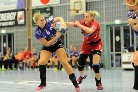 Anouk Nieuwenweg (HSG Bad Wildungen Vipers 6) gegen Maura Visser (SG BBM Bietigheim 3) Handball, HBF, Bundesliga, Ligaspiel, 22.09.2018, Foto:TBaur Eibner SG BBM Bietigheim vs. HSG Bad Wildungen Vipers Bietigheim Copyright: xEibner-Pressefoto Tobi_Baurx EP_TBR