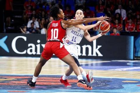Greece s player Angeliki Nikolopoulou (R) in action against Canadian Nirra Fields (L) during their match at the 2018 FIBA Women s Basketball World Cup in San Cristobal de La Laguna, Canary Islands, Spain, 22 September 2018. The FIBA Women s Basketball World Cup runs from 22 to 30 September. 2018 FIBA Women s Basketball World Cup !ACHTUNG: NUR REDAKTIONELLE NUTZUNG!  Copyright: xCristobalxGarciax TNR001 20180922-636732445944016638