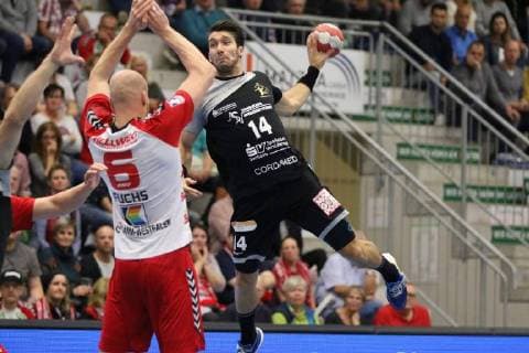 Gabriel De Santis (HC ELbflorenz Dresden 14) gegen Markus Fuchs (ASV Hamm-Westfalen 6)(links) , ASV Hamm-Westfalen vs HC Elbflorenz Dresden, Handball, 2. Bundesliga, 22.09.2018, ASV Hamm-Westfalen vs HC Elbflorenz Dresden, Handball, 2. Bundesliga, 22.09.2018 Hamm Copyright: xEibner Jan_Strohdiekx EP_JSK