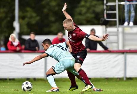 22.09.2018 - Fussball - Saison 2018 2019 - Bundesliga Süd Südwest - 7. Spieltag: 1. FC Nürnberg Nuernberg FCN U17 U 17 B-Junioren ( Club ) - 1. FSV Mainz 05 U17 - - Marc Fichtner (8, 1. FSV Mainz 05 ) Jonas Goß Goss (6, 1.FC Nürnberg FCN , rechts ) *** 22 09 2018 Football Season 2018 2019 Bundesliga South Southwest 7 Gameday 1 FC Nürnberg Nuernberg FCN U17 B Junior Club 1 FSV Mainz 05 U17 Marc Fichtner 8 1 FSV Mainz 05 Jonas Goss Goss 6 1 FC Nürnberg FCN right