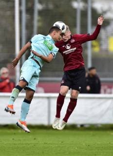 22.09.2018 - Fussball - Saison 2018 2019 - Bundesliga Süd Südwest - 7. Spieltag: 1. FC Nürnberg Nuernberg FCN U17 U 17 B-Junioren ( Club ) - 1. FSV Mainz 05 U17 - - Marc Fichtner (8, 1. FSV Mainz 05 ) im Kopfballduell mit Tom Kunert (8, 1.FC Nürnberg FCN ) *** 22 09 2018 Football Season 2018 2019 Bundesliga South Southwest 7 Gameday 1 FC Nürnberg Nuernberg FCN U17 B Junior Club 1 FSV Mainz 05 U17 Marc Fichtner 8 1 FSV Mainz 05 in header with Tom Kunert 8 1 FC Nürnberg FCN