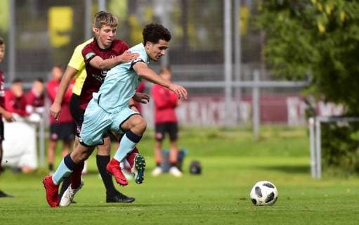 22.09.2018 - Fussball - Saison 2018 2019 - Bundesliga Süd Südwest - 7. Spieltag: 1. FC Nürnberg Nuernberg FCN U17 U 17 B-Junioren ( Club ) - 1. FSV Mainz 05 U17 - - Natanas Zebrauskas (20, 1.FC Nürnberg FCN ) Alessio Curci (13, 1. FSV Mainz 05 , rechts ) *** 22 09 2018 Soccer Season 2018 2019 Bundesliga South Southwest 7 Gameday 1 FC Nuremberg Nuernberg FCN U17 B Junior Club 1 FSV Mainz 05 U17 Natanas Zebrauskas 20 1 FC Nuremberg FCN Alessio Curci 13 1 FSV Mainz 05 right