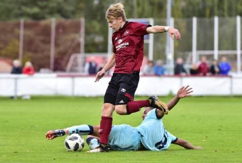 22.09.2018 - Fussball - Saison 2018 2019 - Bundesliga Süd Südwest - 7. Spieltag: 1. FC Nürnberg Nuernberg FCN U17 U 17 B-Junioren ( Club ) - 1. FSV Mainz 05 U17 - - Mario Klupp (16, 1.FC Nürnberg FCN ) Marc Fichtner (8, 1. FSV Mainz 05 , unten ) *** 22 09 2018 Football Season 2018 2019 Bundesliga South Southwest 7 Gameday 1 FC Nuremberg Nuernberg FCN U17 B Junior Club 1 FSV Mainz 05 U17 Mario Klupp 16 1 FC Nuremberg FCN Marc Fichtner 8 1 FSV Mainz 05 below