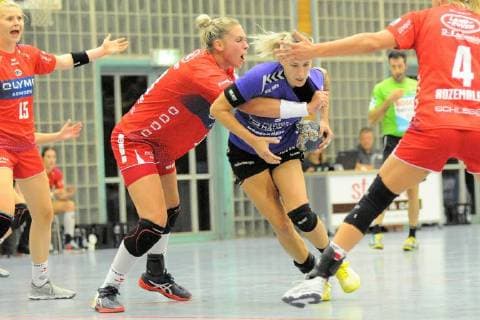 Laura Vasilescu (HSG Bad Wildungen Vipers 23) gegen Luisa Schulze (SG BBM Bietigheim 13) Handball, HBF, Bundesliga, Ligaspiel, 22.09.2018, Foto:TBaur Eibner SG BBM Bietigheim vs. HSG Bad Wildungen Vipers Bietigheim Copyright: xEibner-Pressefoto Tobi_Baurx EP_TBR
