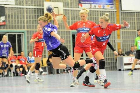 Maxi Muehler (HSG Bad Wildungen Vipers 10) gegen Luisa Schulze (SG BBM Bietigheim 13) und Kim Naidzinavicius (SG BBM Bietigheim 15) Handball, HBF, Bundesliga, Ligaspiel, 22.09.2018, Foto:TBaur Eibner SG BBM Bietigheim vs. HSG Bad Wildungen Vipers Bietigheim Copyright: xEibner-Pressefoto Tobi_Baurx EP_TBR