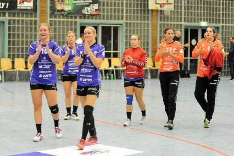 die Spielerinner der Vipers bedanken sich nach dem Spiel bei ihren Fans Handball, HBF, Bundesliga, Ligaspiel, 22.09.2018, Foto:TBaur Eibner SG BBM Bietigheim vs. HSG Bad Wildungen Vipers Bietigheim Copyright: xEibner-Pressefoto Tobi_Baurx EP_TBR