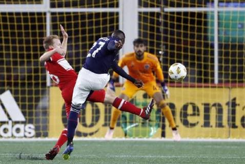 FOXBOROUGH, MA - SEPTEMBER 22: New England Revolution midfielder Luis Caicedo (27) gets a shot away as Chicago Fire midfielder Dax McCarty (6) arrives late during a match between the New England Revolution and the Chicago Fire on September 22, 2018, at Gillette Stadium in Foxborough, Massachusetts. The teams played to a 2-2 draw. (Photo by Fred Kfoury III Icon Sportswire) SOCCER: SEP 22 MLS Fussball Herren USA - Chicago Fire at New England Revolution Icon482180922004 EDITORIAL USE ONLY