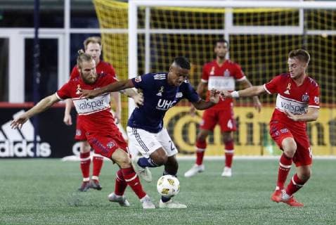 FOXBOROUGH, MA - SEPTEMBER 22: New England Revolution midfielder Luis Caicedo (27) breaks away from Chicago Fire midfielder Aleksandar Katai (10) during a match between the New England Revolution and the Chicago Fire on September 22, 2018, at Gillette Stadium in Foxborough, Massachusetts. The teams played to a 2-2 draw. (Photo by Fred Kfoury III Icon Sportswire) SOCCER: SEP 22 MLS Fussball Herren USA - Chicago Fire at New England Revolution Icon482180922018 EDITORIAL USE ONLY