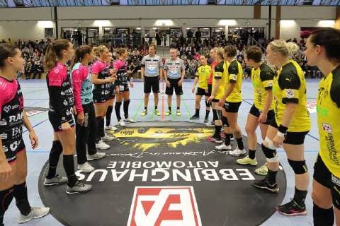 Die beiden Mannschaften vor Spielbeginn 180922-BVB vs TUS Metzingen; Saison 2018 19; 1. Bundesliga, Spiel 3, Sporthalle Bleichstein, Herdecke Handball, 1. Liga Frauen, Borussia Dortmund Handball - Tussies Metzingen, 22.09.2018 Dortmund Copyright: xEIBNER Stummbilligx EP_EER