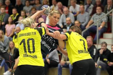 Marija Obradovic (Tus Metzingen) setzt sich am Kreis durch 180922-BVB vs TUS Metzingen; Saison 2018 19; 1. Bundesliga, Spiel 3, Sporthalle Bleichstein, Herdecke Handball, 1. Liga Frauen, Borussia Dortmund Handball - Tussies Metzingen, 22.09.2018 Dortmund Copyright: xEIBNER Stummbilligx EP_EER