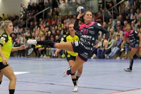 Julia Behnke (Tus Metzingen) beim Sprungwurf 180922-BVB vs TUS Metzingen; Saison 2018 19; 1. Bundesliga, Spiel 3, Sporthalle Bleichstein, Herdecke Handball, 1. Liga Frauen, Borussia Dortmund Handball - Tussies Metzingen, 22.09.2018 Dortmund Copyright: xEIBNER Stummbilligx EP_EER